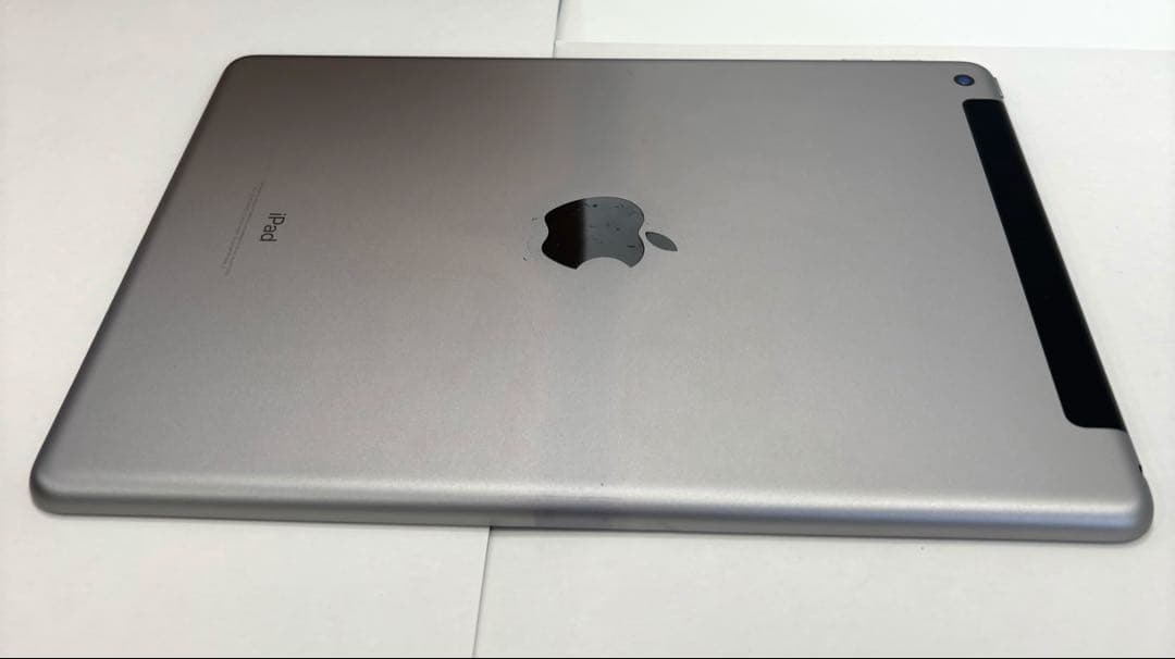 ❹ iPad 第5世代★32Ｇグレー