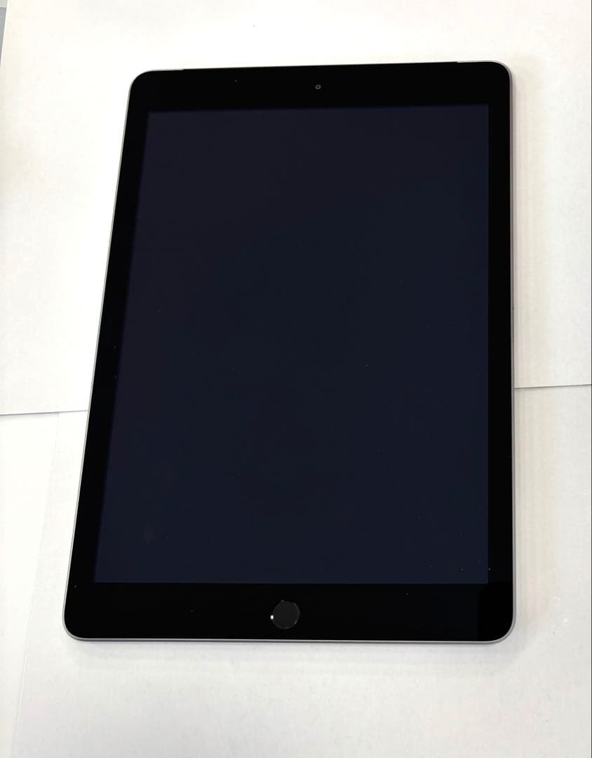 ❹ iPad 第5世代★32Ｇグレー