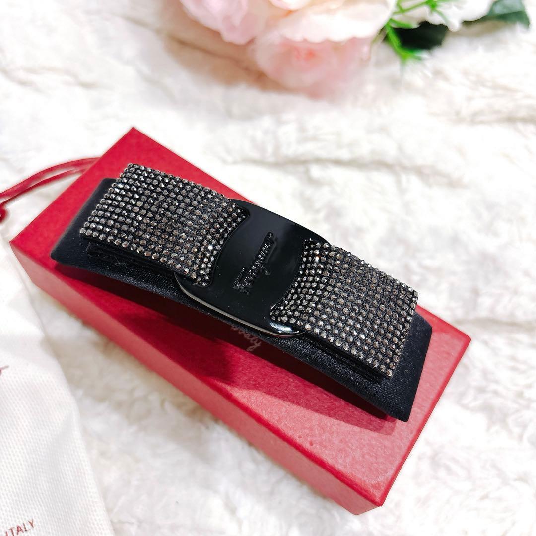 【極美品】 サルヴァトーレフェラガモ ビジュー バレッタ 黒ブラック