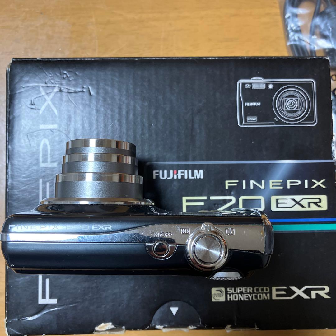 FUJIFILM FINEPIX F70EXR 富士フイルムバッテリー充電器付き