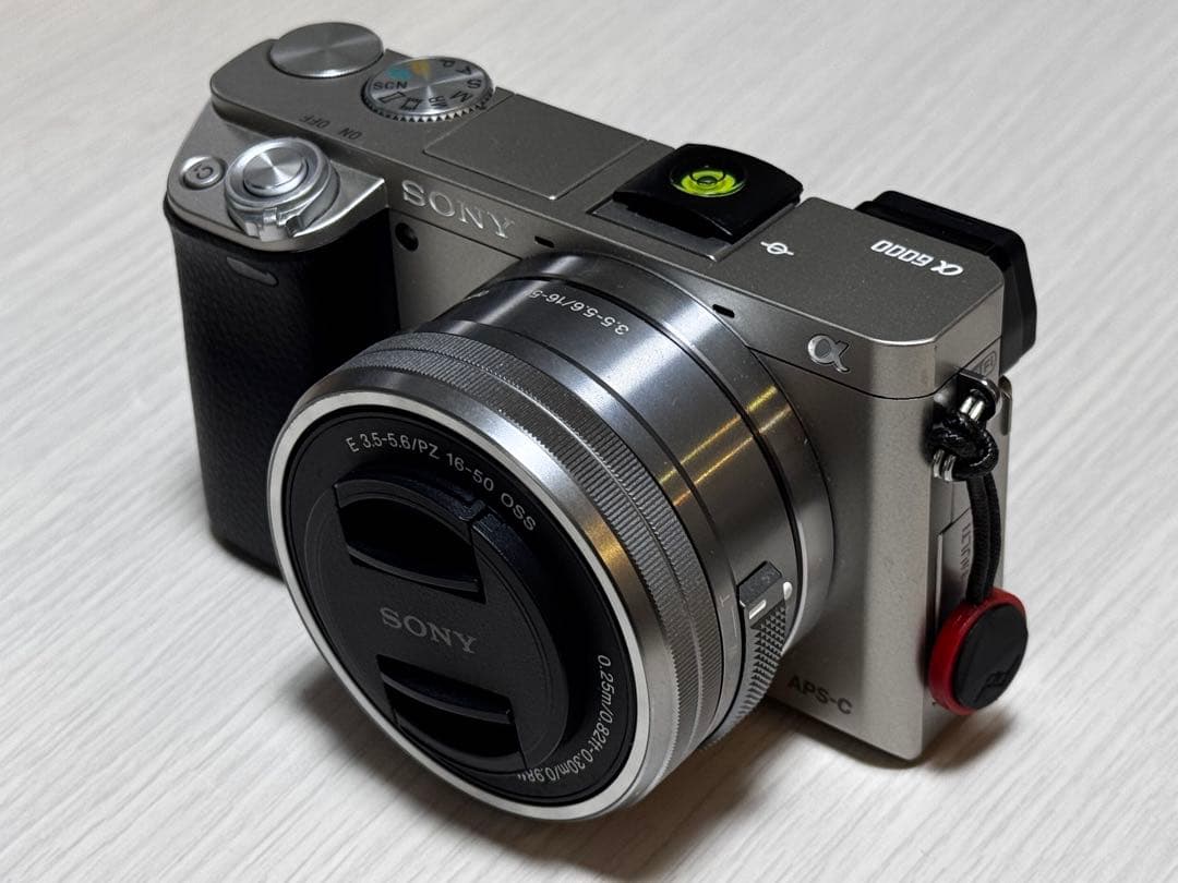 SONY ミラーレス一眼 α6000 ズームレンズキット 箱無し おまけ付き