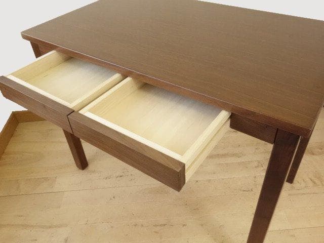 北海道手作り家具　ウォールナット材　デスク９００