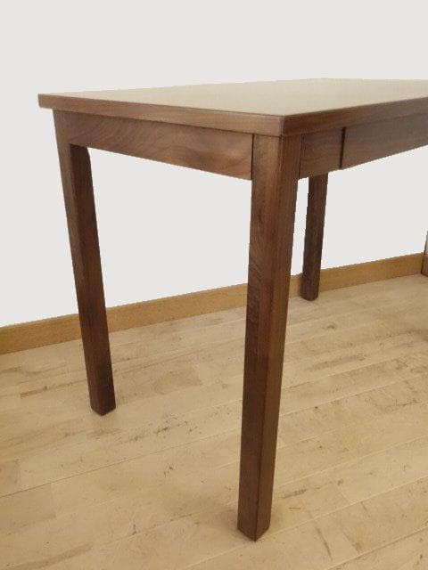 北海道手作り家具　ウォールナット材　デスク９００