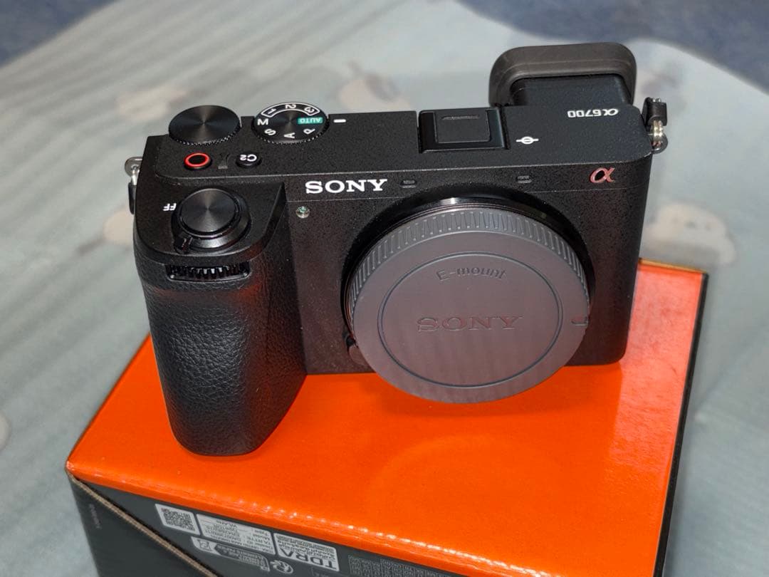 “値下げ“SONY α6700ミラーレス一眼カメラ（ILCE-6700)+おまけ