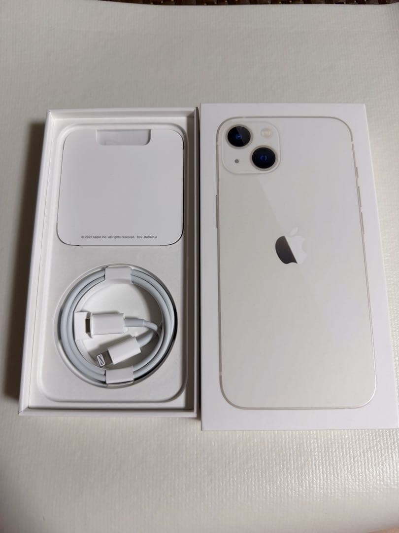 【美品】Apple iPhone13 256GB 本体 スターライト（ホワイト）