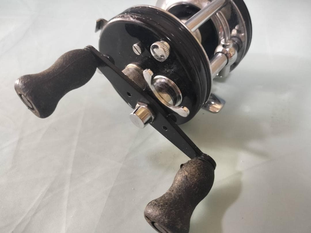 ★アブガルシア　アンバサダー5000c　ビンテージ　リール 　ブラック