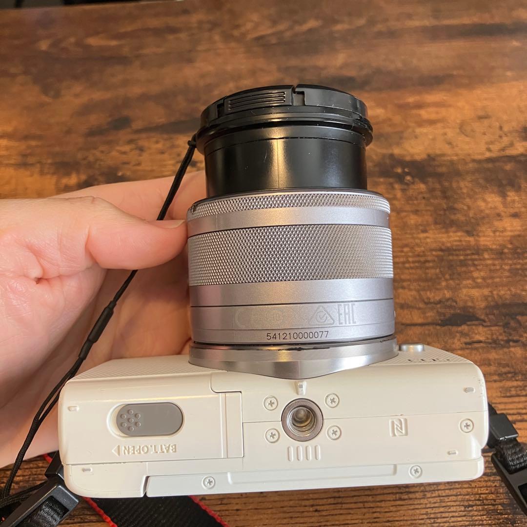 Canon EOS M100 ミラーレスカメラ