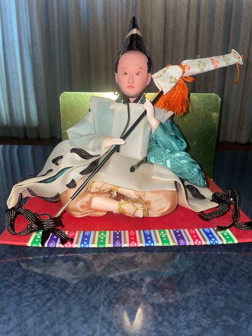 雛人形 伝統的和装 金色赤色