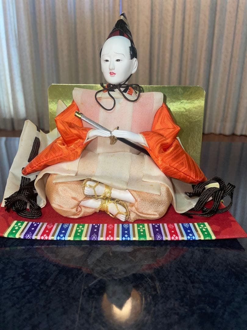 雛人形 伝統的和装 金色赤色