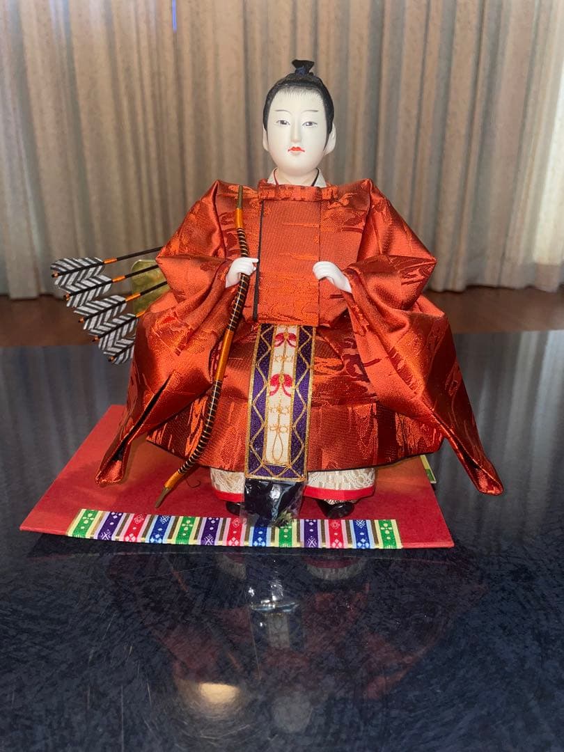 雛人形 伝統的和装 金色赤色