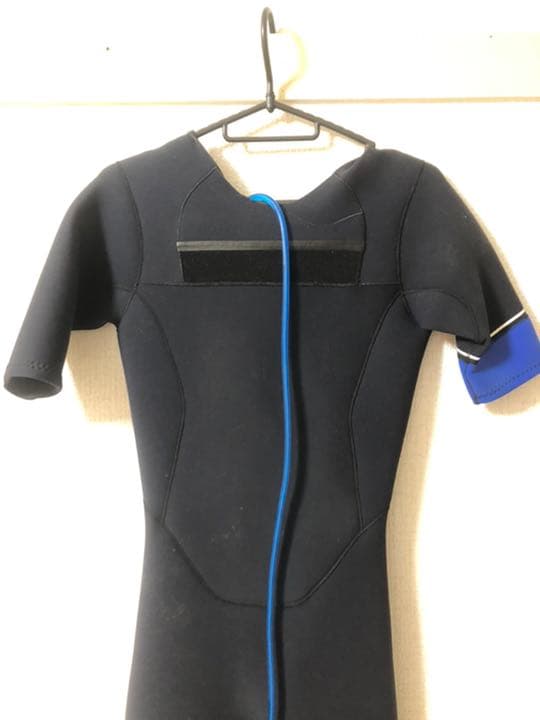 サーフィン板、ウエットスーツ、リーシュコード