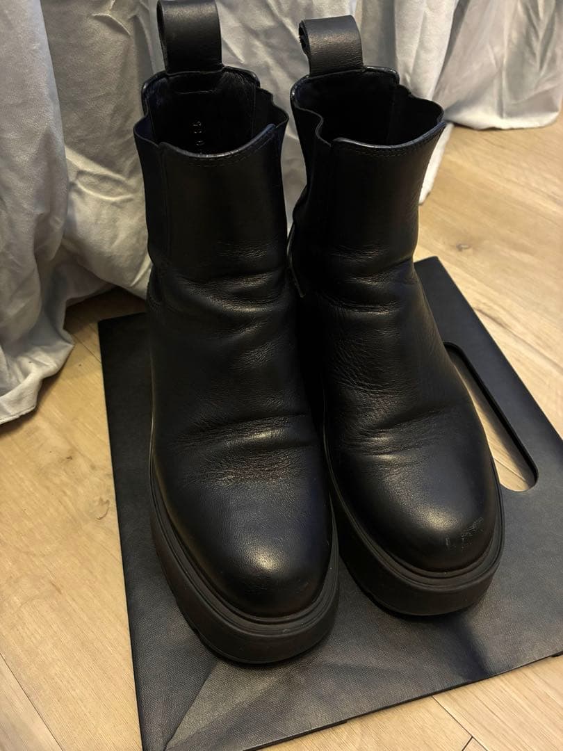 Valentino ユニークフォーム カーフスキン アンクルブーツ 35