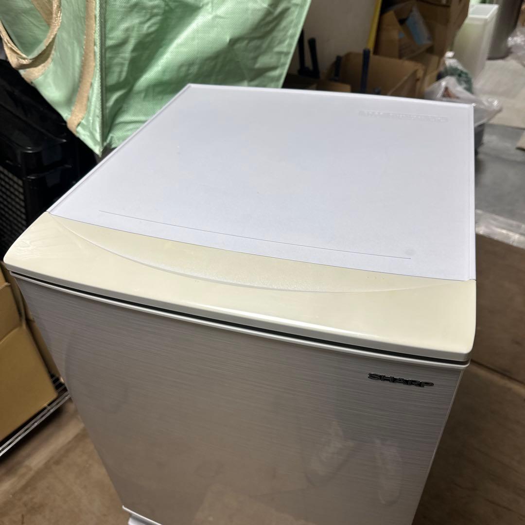 シャープ冷凍冷蔵庫137L 横縞模様付け替えどっちもドア自動霜取り機能付19年製