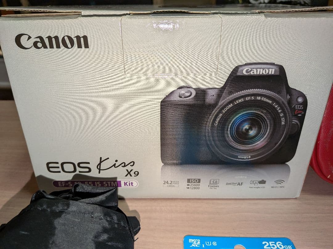 ★新品SDカードやその他色々付き★Canon EOS Kiss X9