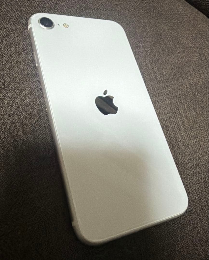 Apple iPhone SE 64GB WH ホワイト　第3世代　ドコモ