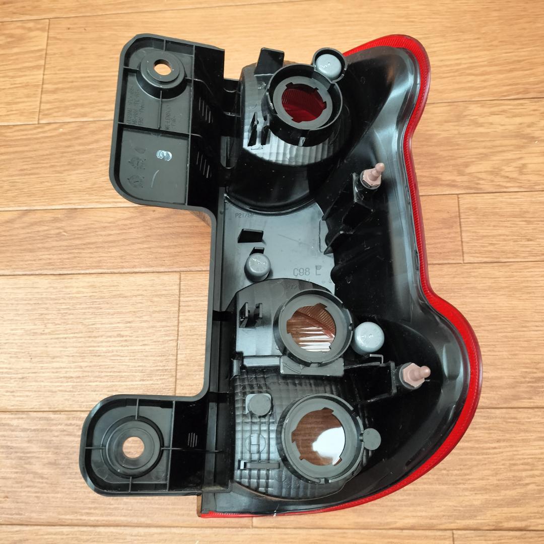 NISSAN 純正NV200バネット用テールランプ左
