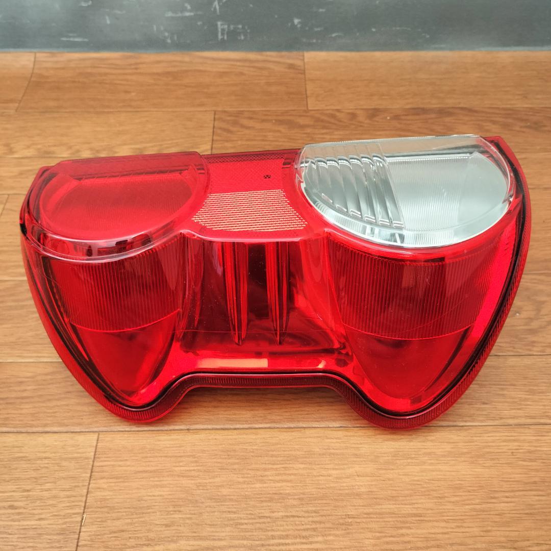 NISSAN 純正NV200バネット用テールランプ左