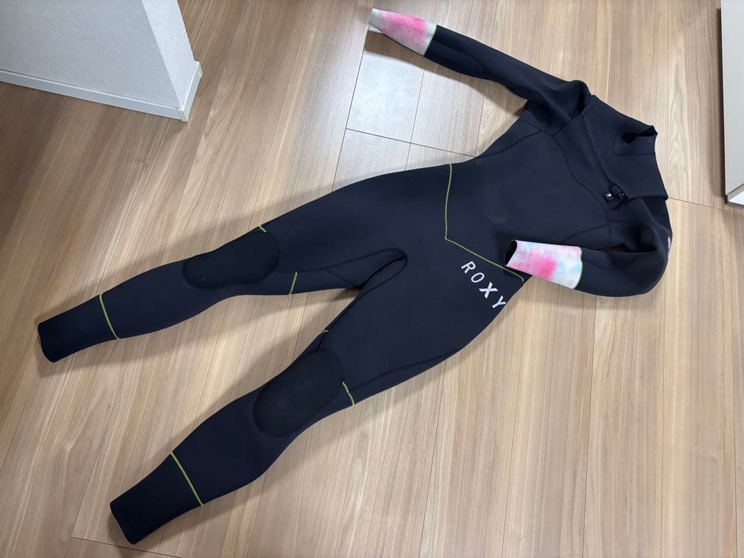 ★購入10万・美品★お洒落　可愛い　ロキシー　フルスーツ　ウエットスーツ