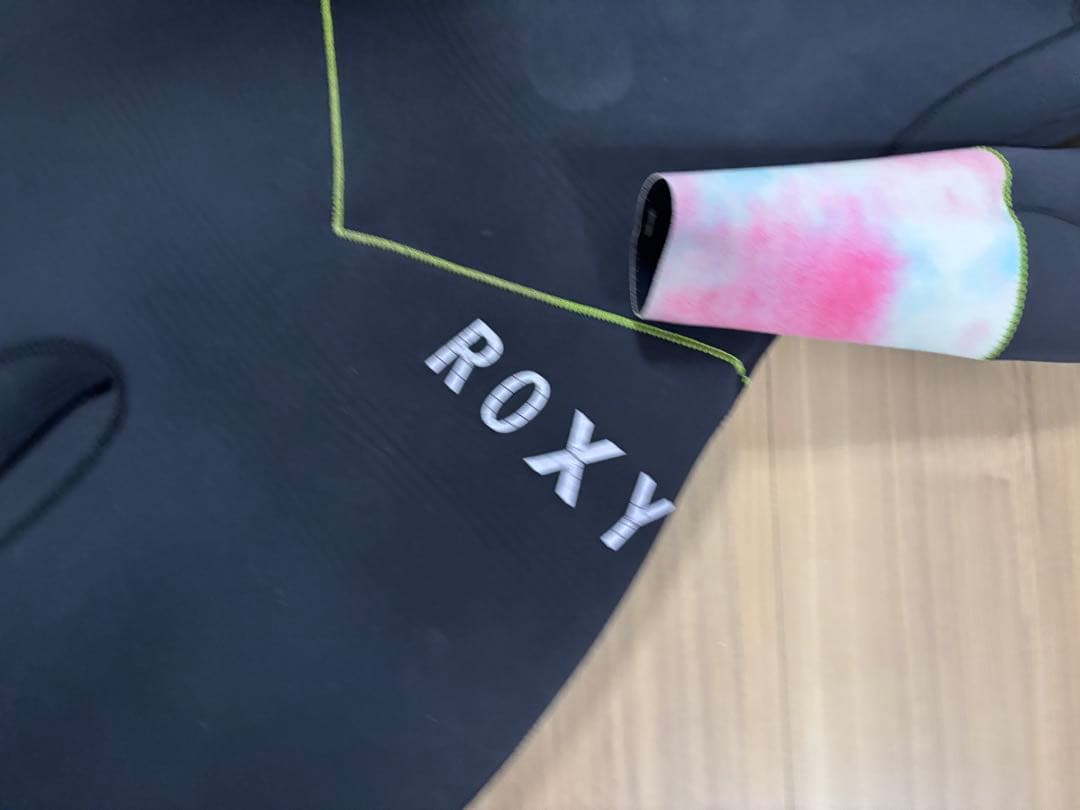 ★購入10万・美品★お洒落　可愛い　ロキシー　フルスーツ　ウエットスーツ