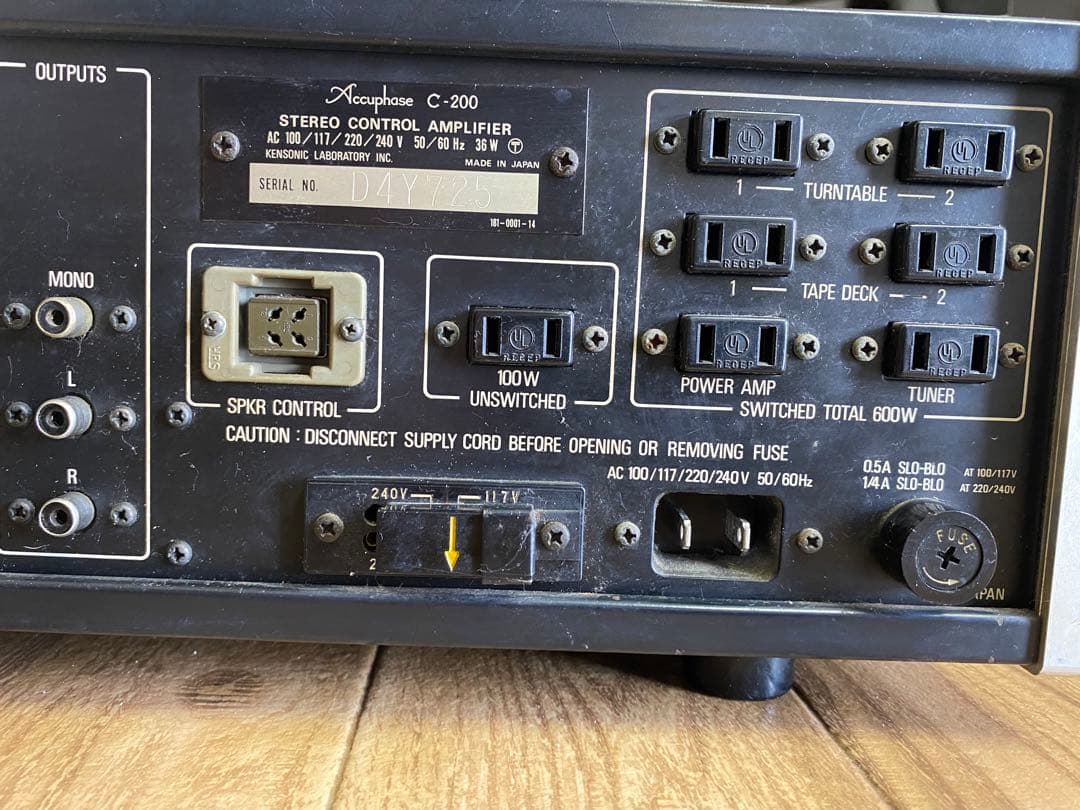 アンプ Accuphase C-200