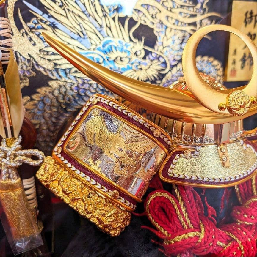 五月人形 兜飾り アクリルケース 上杉謙信 龍 彫金 木製 金色 子どもの日