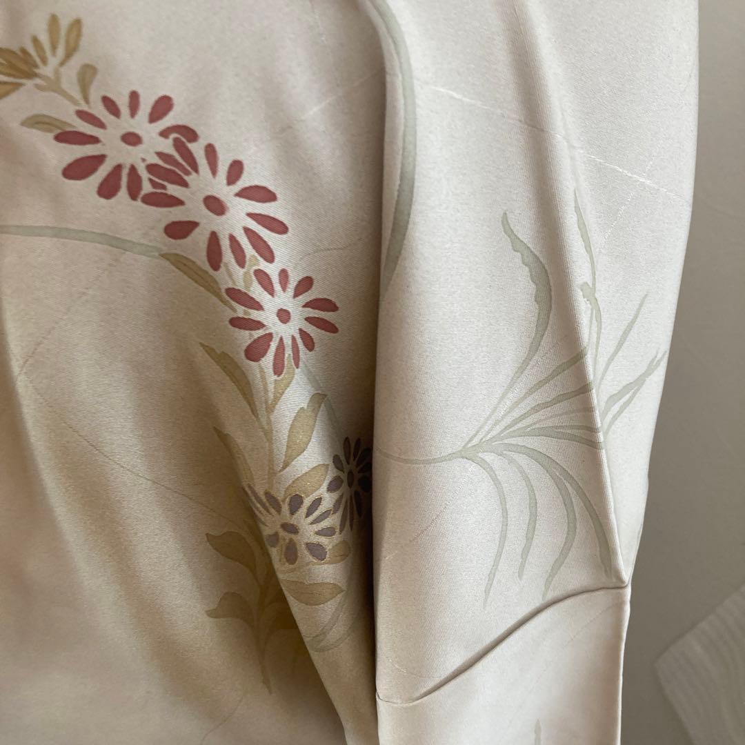 新品　訪問着　菊淡いグレージュ身幅L L ゆったり　金彩　骨格ウェーブ　上品