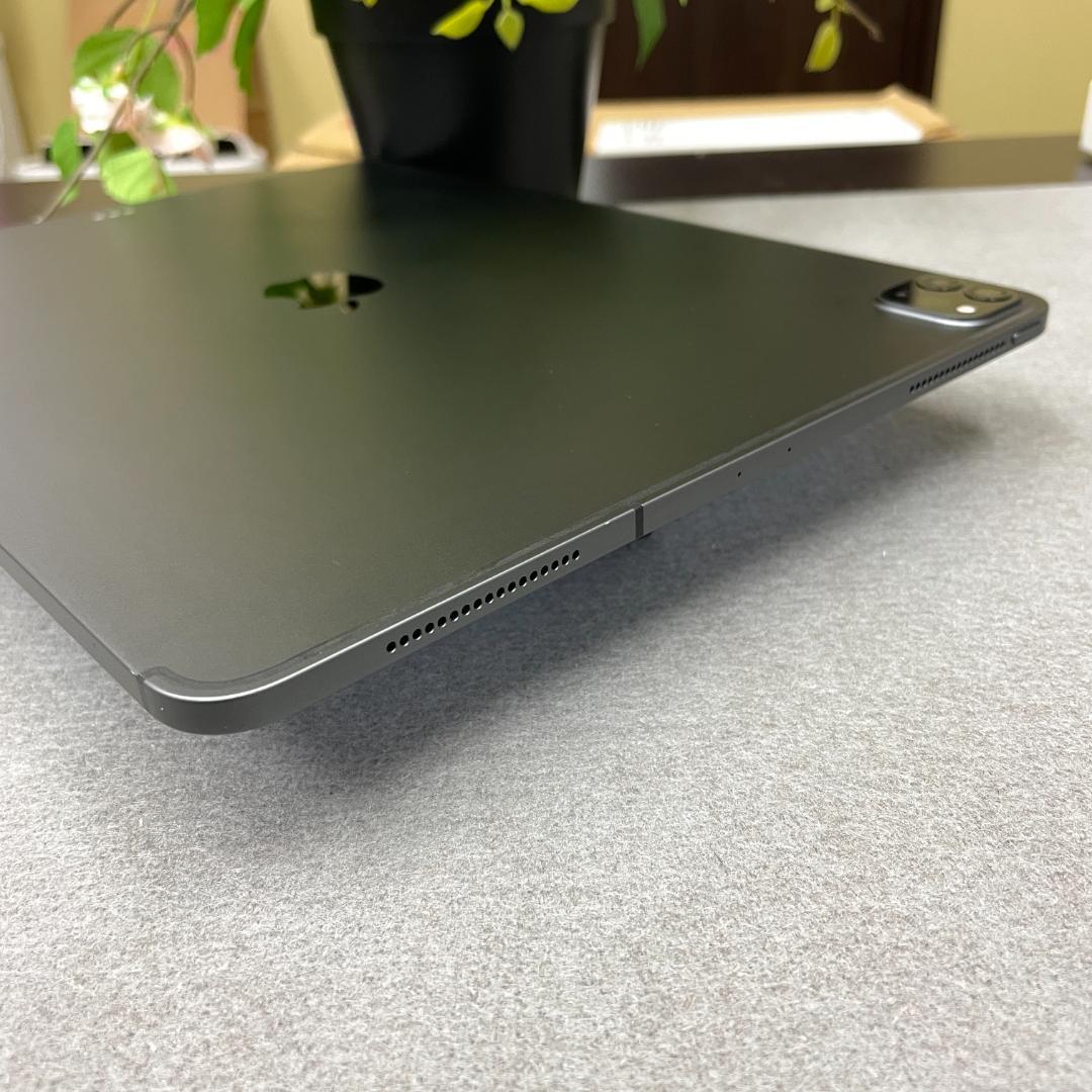 新品同様 iPad Pro 12.9インチ（第4世代）