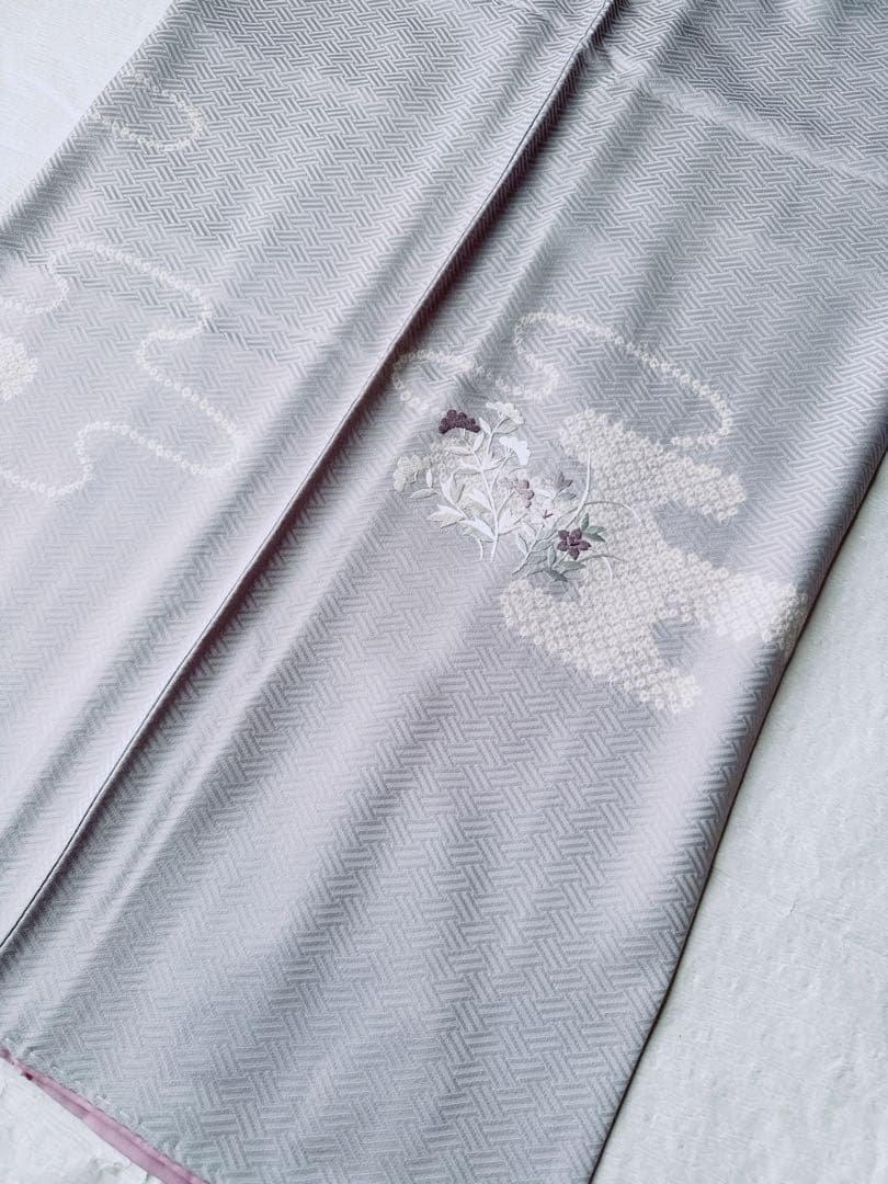 【未使用　しつけ糸付き】　正絹　訪問着　絞り　刺繍　ラベンダーグレー