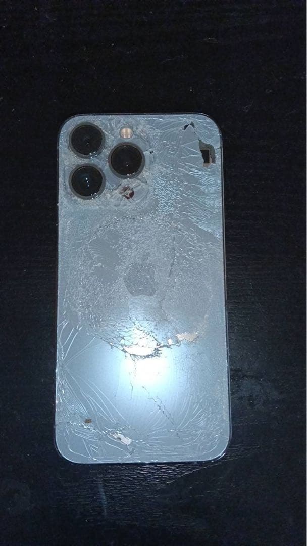 iPhone13Pro 256GB 背面割れ