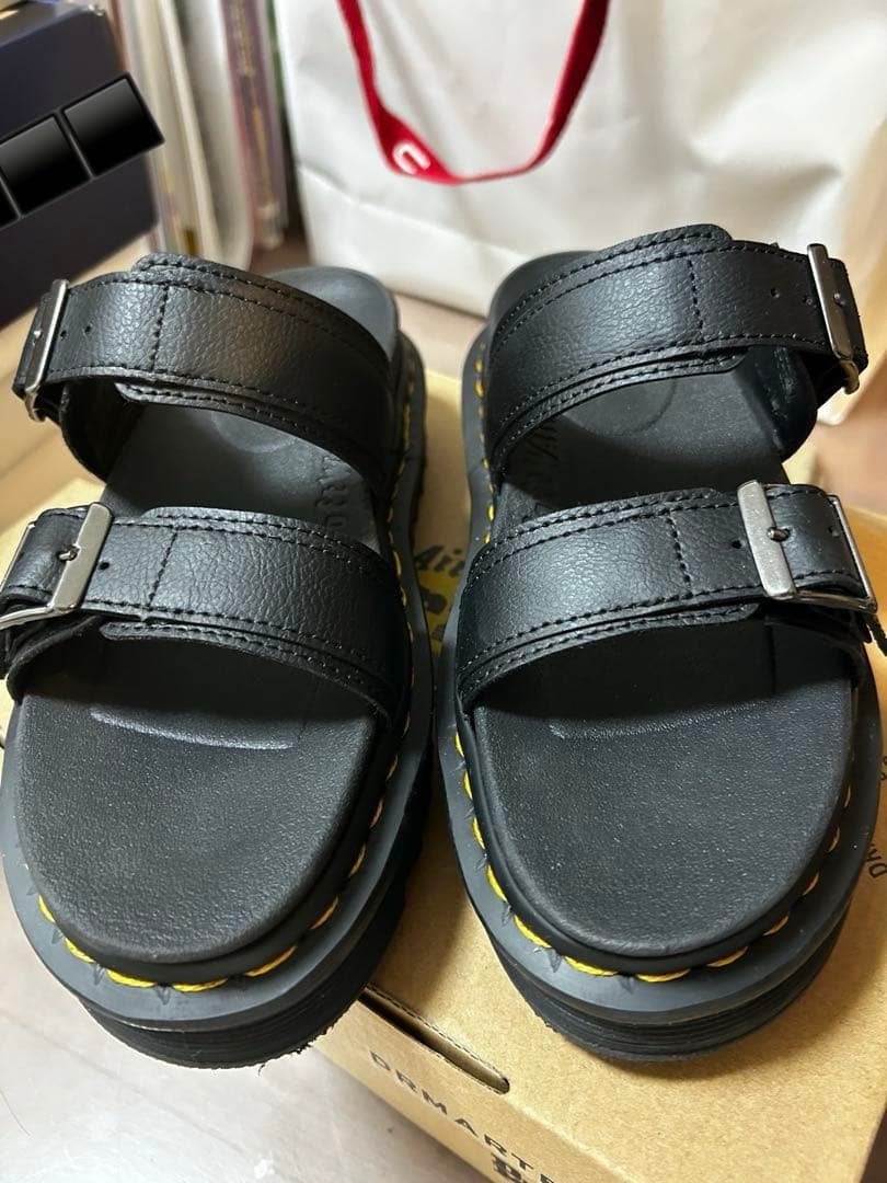 靴 Dr.Martens MYLES BUCKLE SLIDE SANDAL