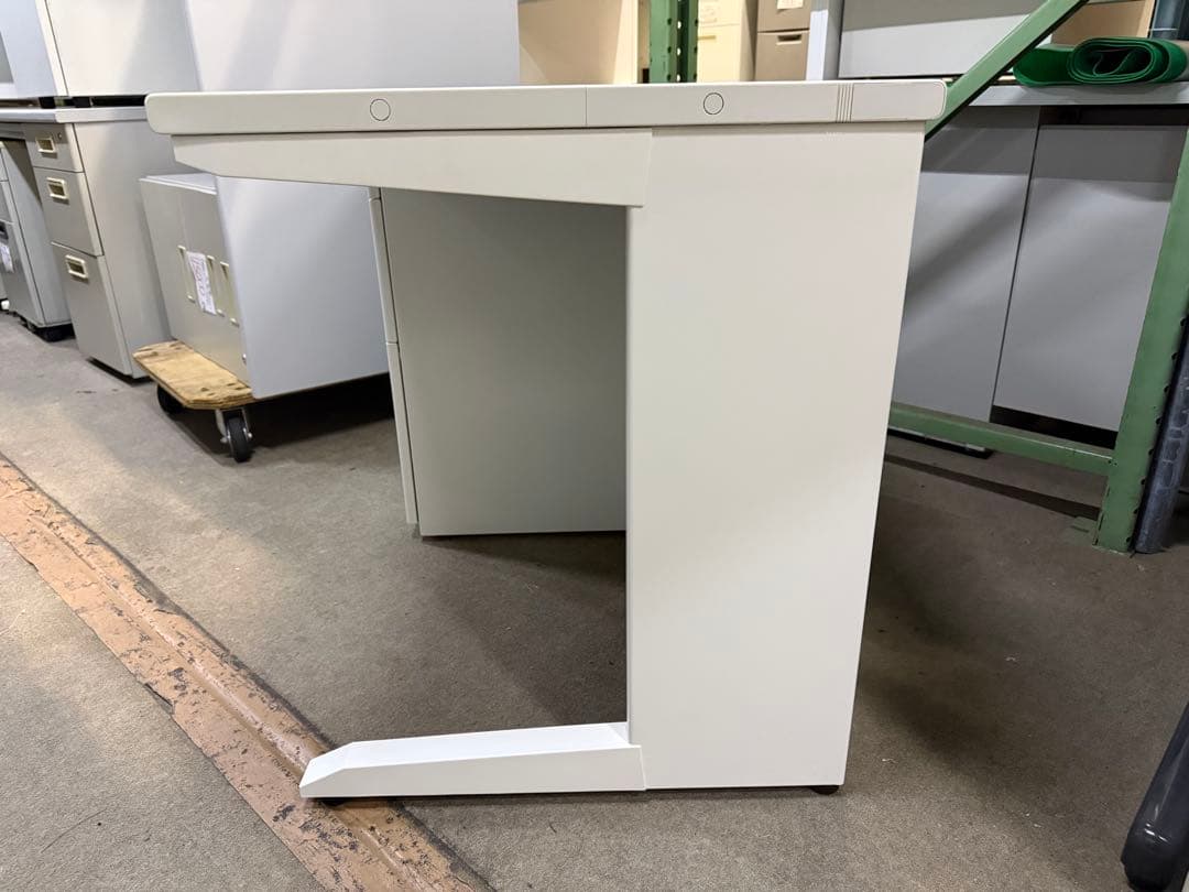 片袖デスクトヨスチール　鍵付き　幅100 奥60 高さ70cm コンパクト　机