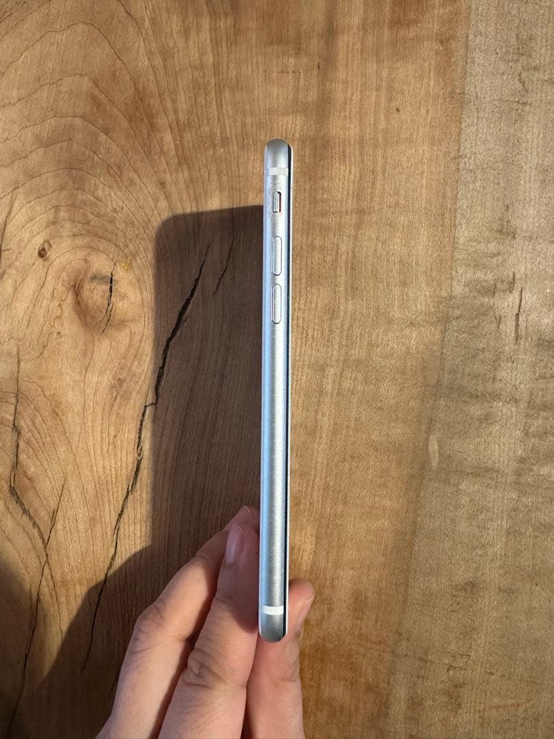 iPhone SE 第二世代 ホワイト　64GB