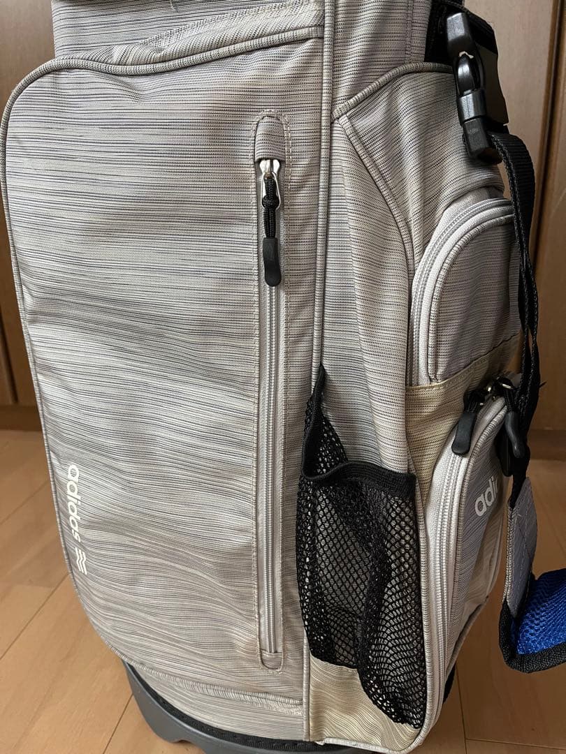 adidas 軽量キャディバッグ スタンドあり