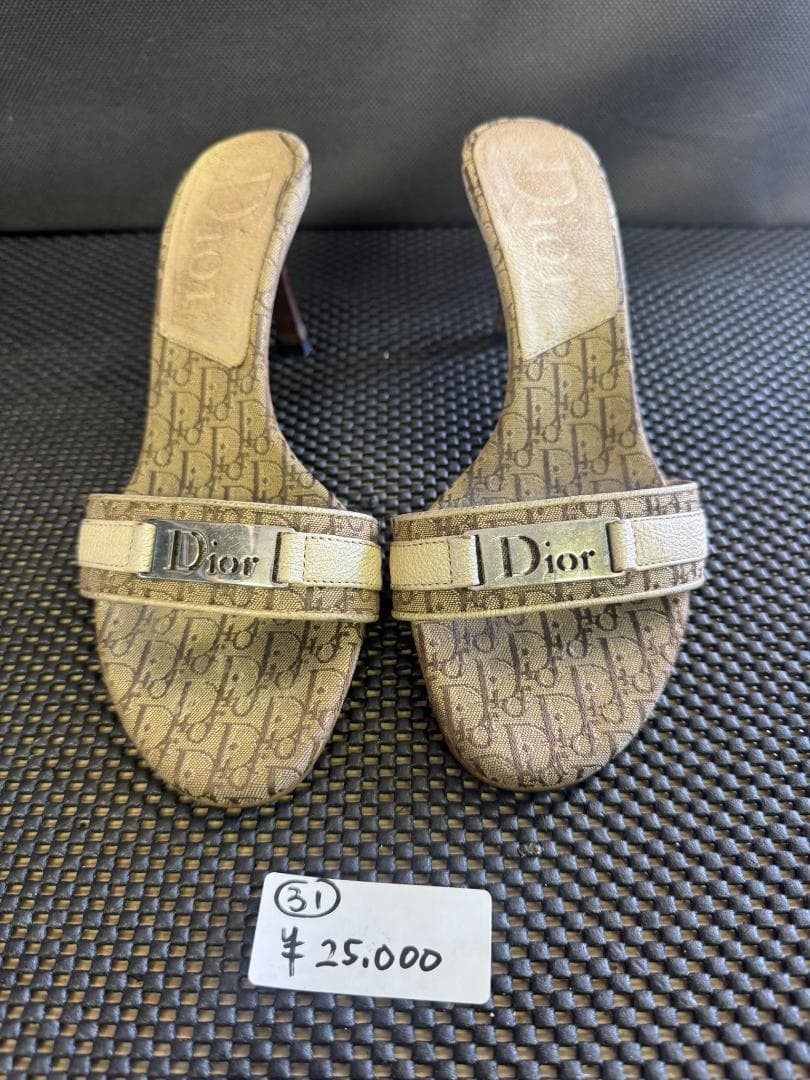 (4274W3)*ディオール クリーム ロゴ プレート ヒール