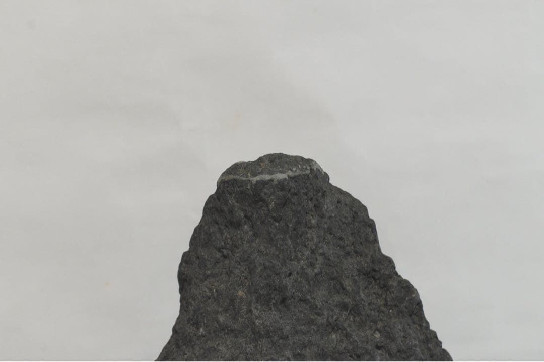 鳥取県　佐治川石　台座(材料　紫檀、猫脚)付き