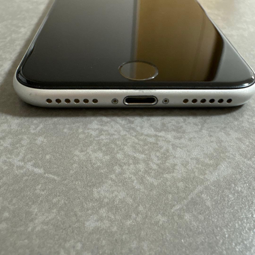 【美品】Apple iPhone SE (第2世代) 本体　ホワイト 64GB