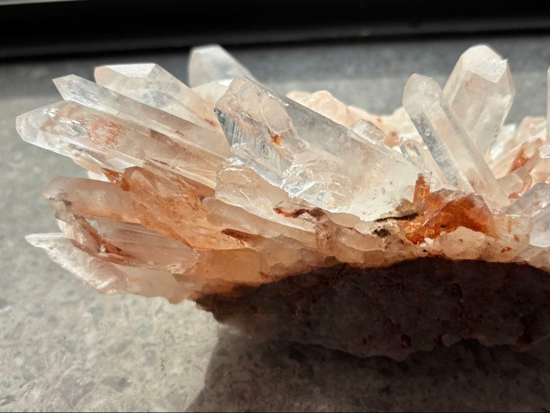 ピンク水晶クラスター　1059g マダガスカル産　優しくて可愛い　天然石