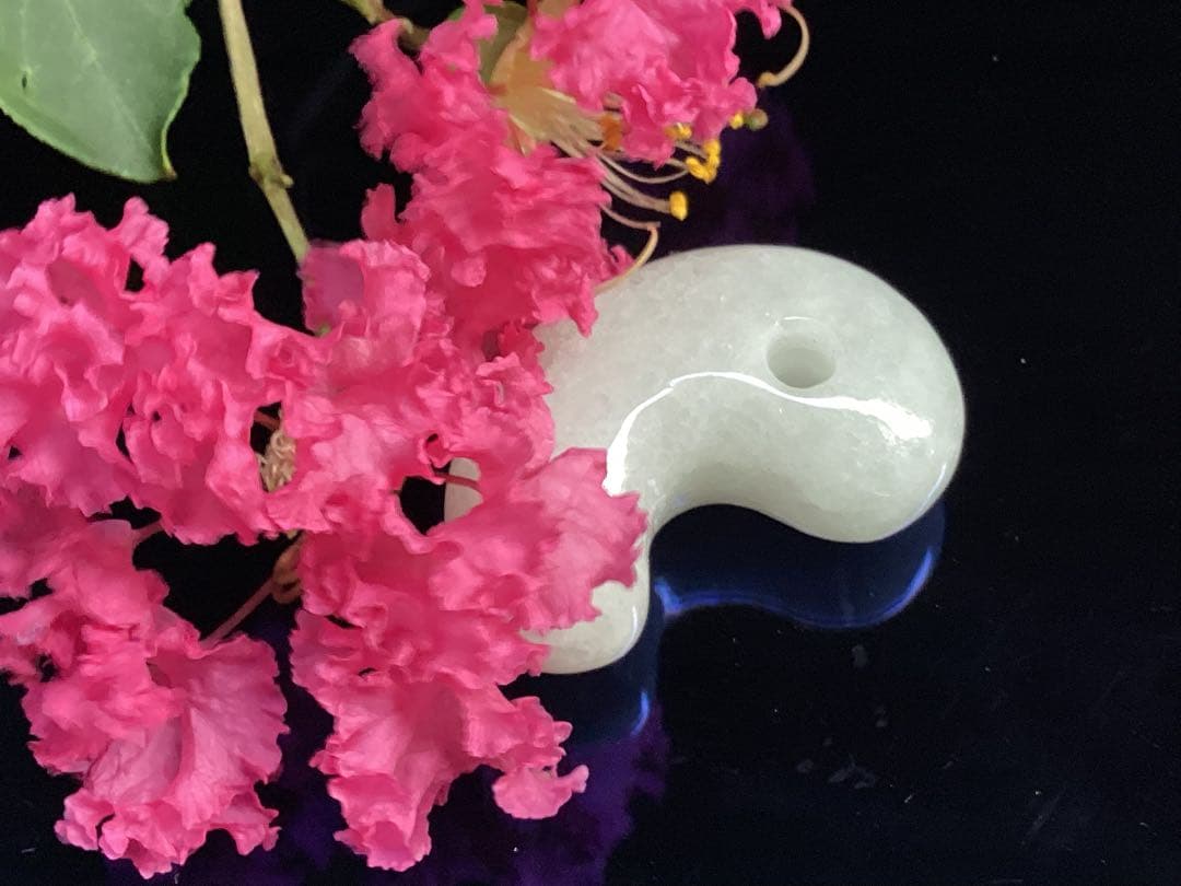 ✳40万円以上の勾玉‼️糸魚川翡翠*本物硬玉　お守りにアイスジェイド氷紋様　鑑別書