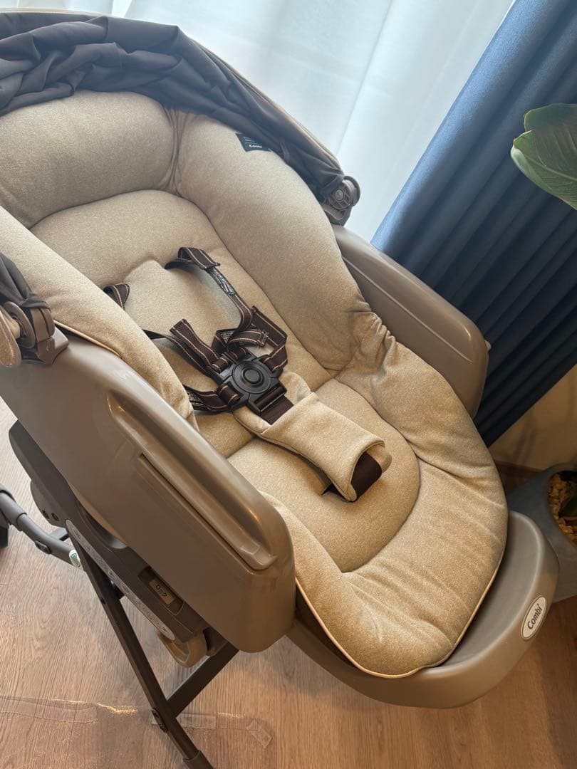 【ほぼ新品】Combi ハイローチェア 自動スイング（送料込み）