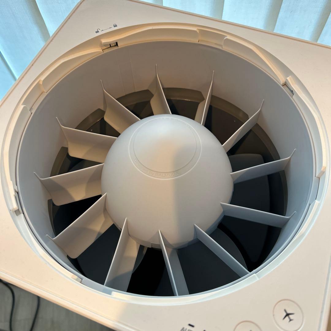 バルミューダ　ザ　ピュア　BALMUDA THE PURE 空気清浄機