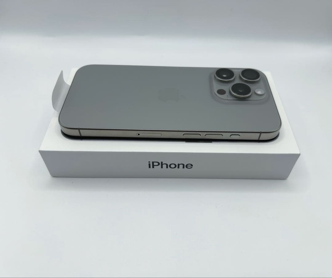 【新品未使用】iPhone 15 Pro 256GB ナチュラルチタニウム