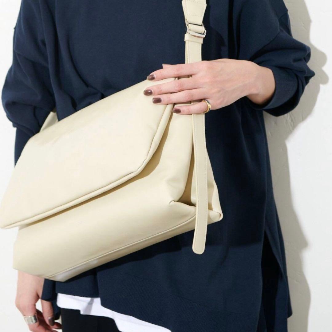 STANDOIL Fluffy Bag · フラップバッグ バニラ