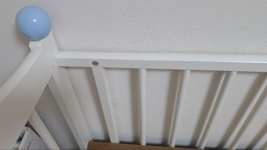 //断捨離中//ホワイト木製ベビーベッド　安全ロック付き（ランデブー）