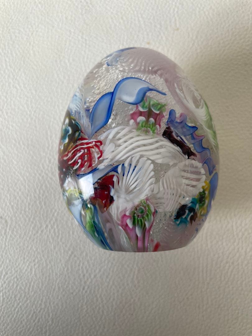 ベネチアンガラス エッグ型 ペーパーウエイト 文鎮 ラッティチーノ模様 ツイスト