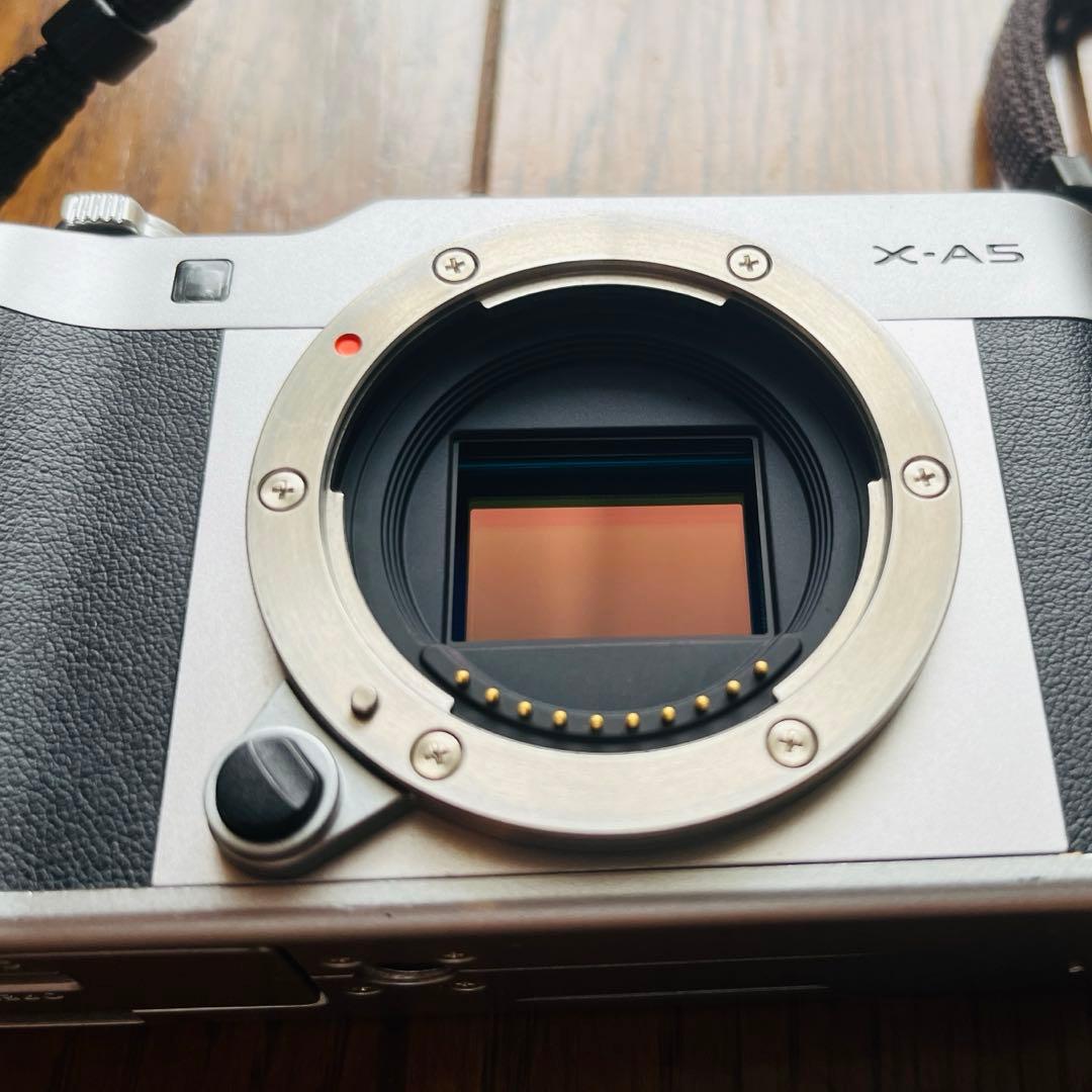 【最終値下げ】Fujifilm 富士フィルム X-A5 ミラーレス一眼 ブラック