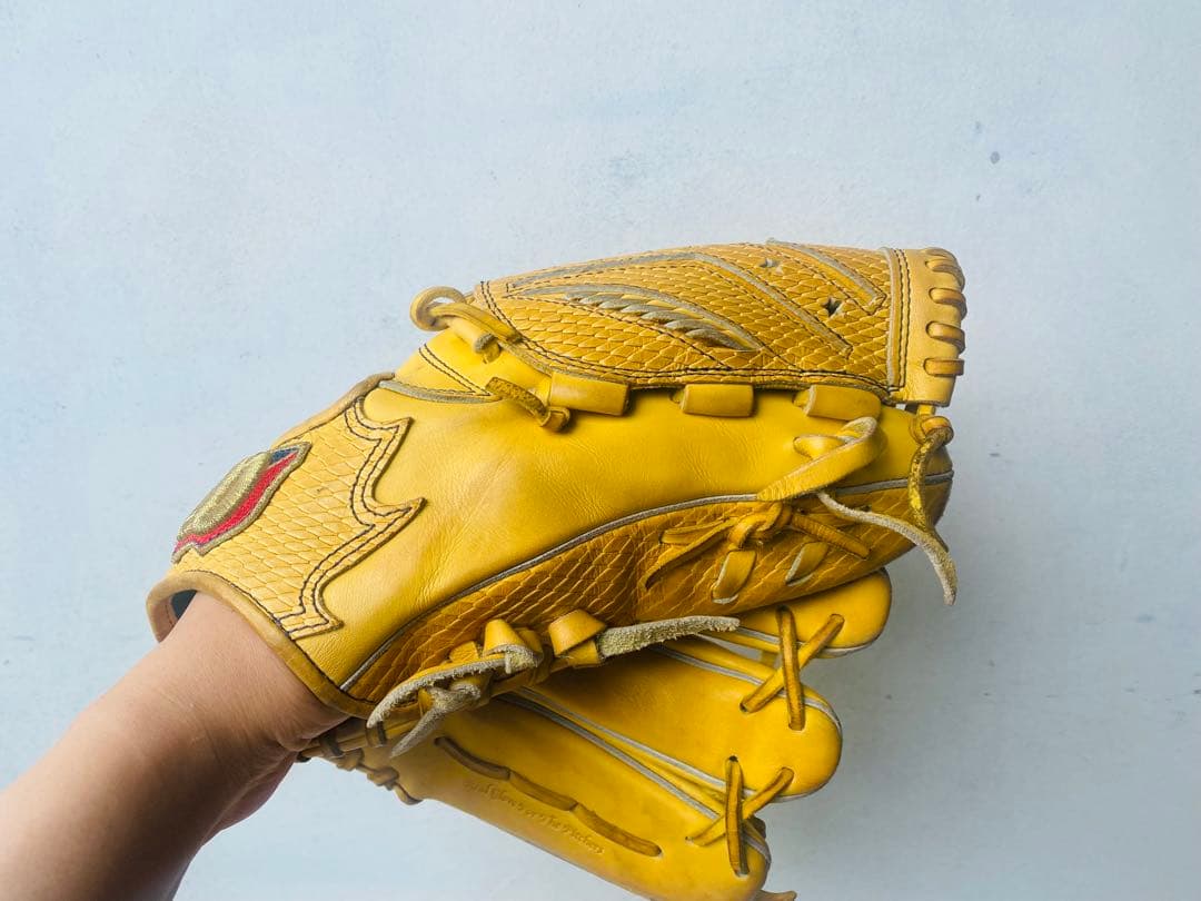 ウィルソンスタッフ　硬式用グラブ（投手用）