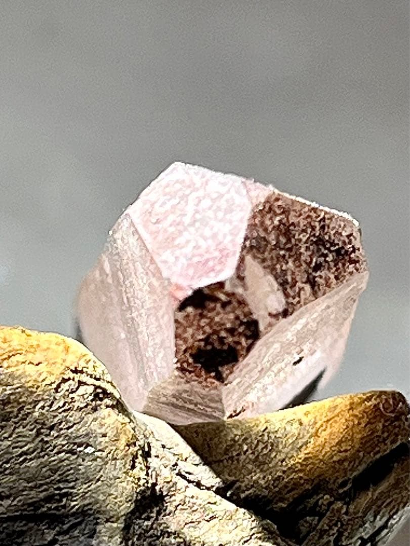 ダウ　ホワイトファントム ✨ヒマラヤ　ピンク水晶  原石　ポイント