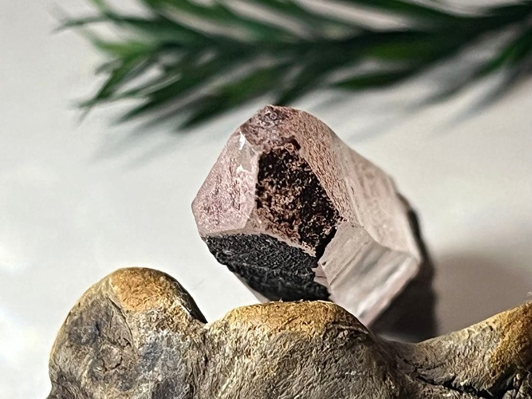 ダウ　ホワイトファントム ✨ヒマラヤ　ピンク水晶  原石　ポイント