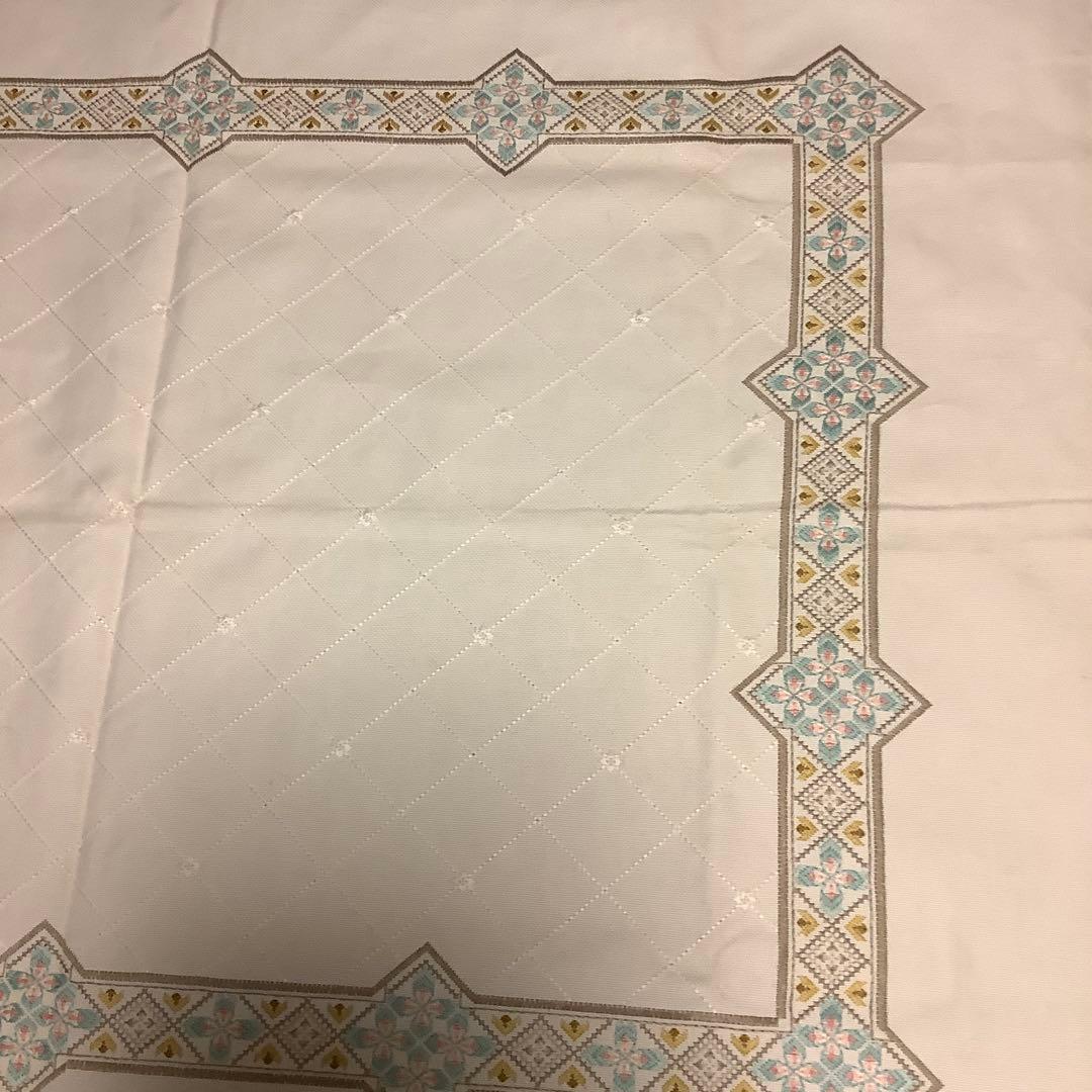 手刺繍　ハンドメイド　テーブルクロス
