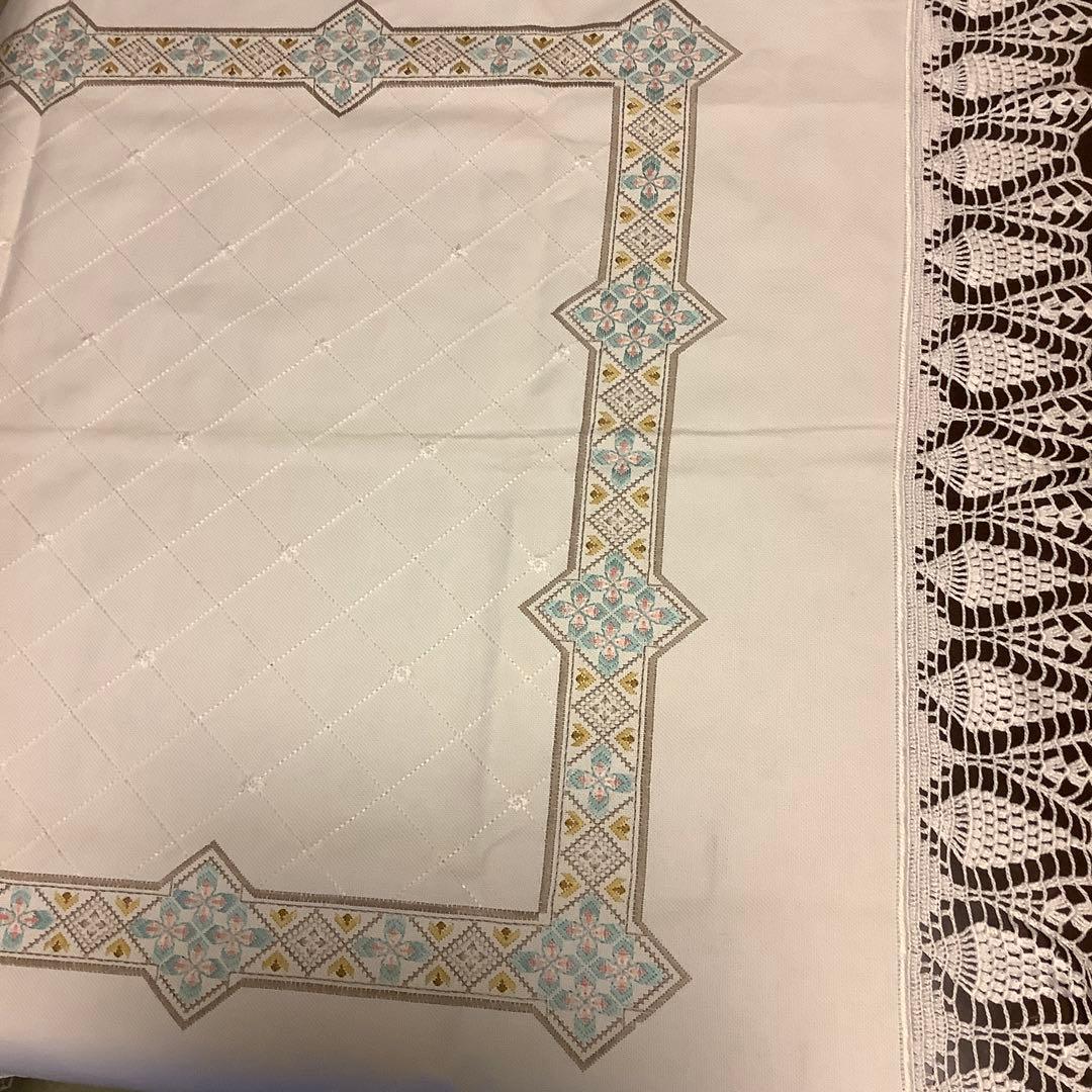 手刺繍　ハンドメイド　テーブルクロス